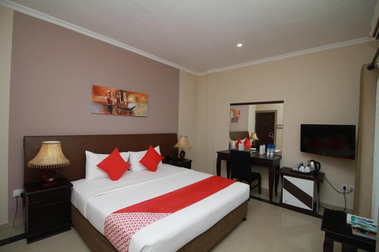 Oyo 317 Choy'S Waterfront Residence Negombo Esterno foto