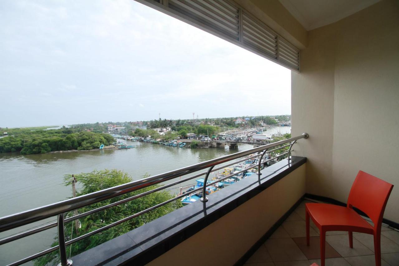Oyo 317 Choy'S Waterfront Residence Negombo Esterno foto