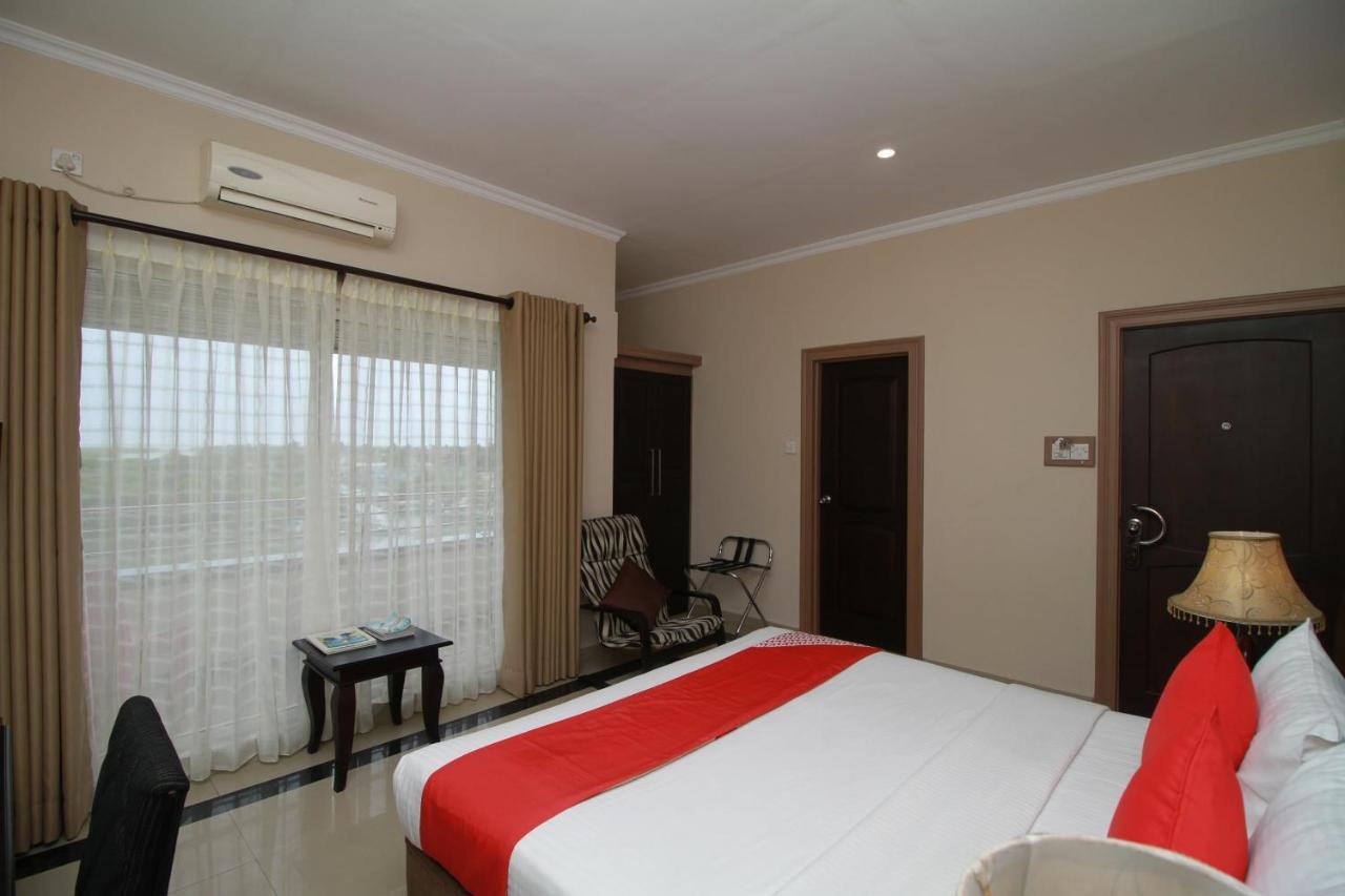 Oyo 317 Choy'S Waterfront Residence Negombo Esterno foto