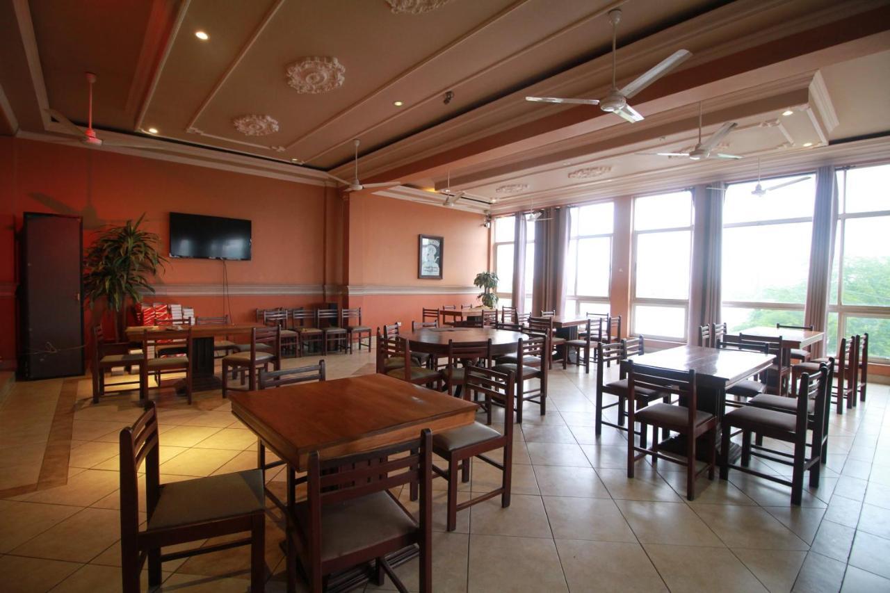 Oyo 317 Choy'S Waterfront Residence Negombo Esterno foto