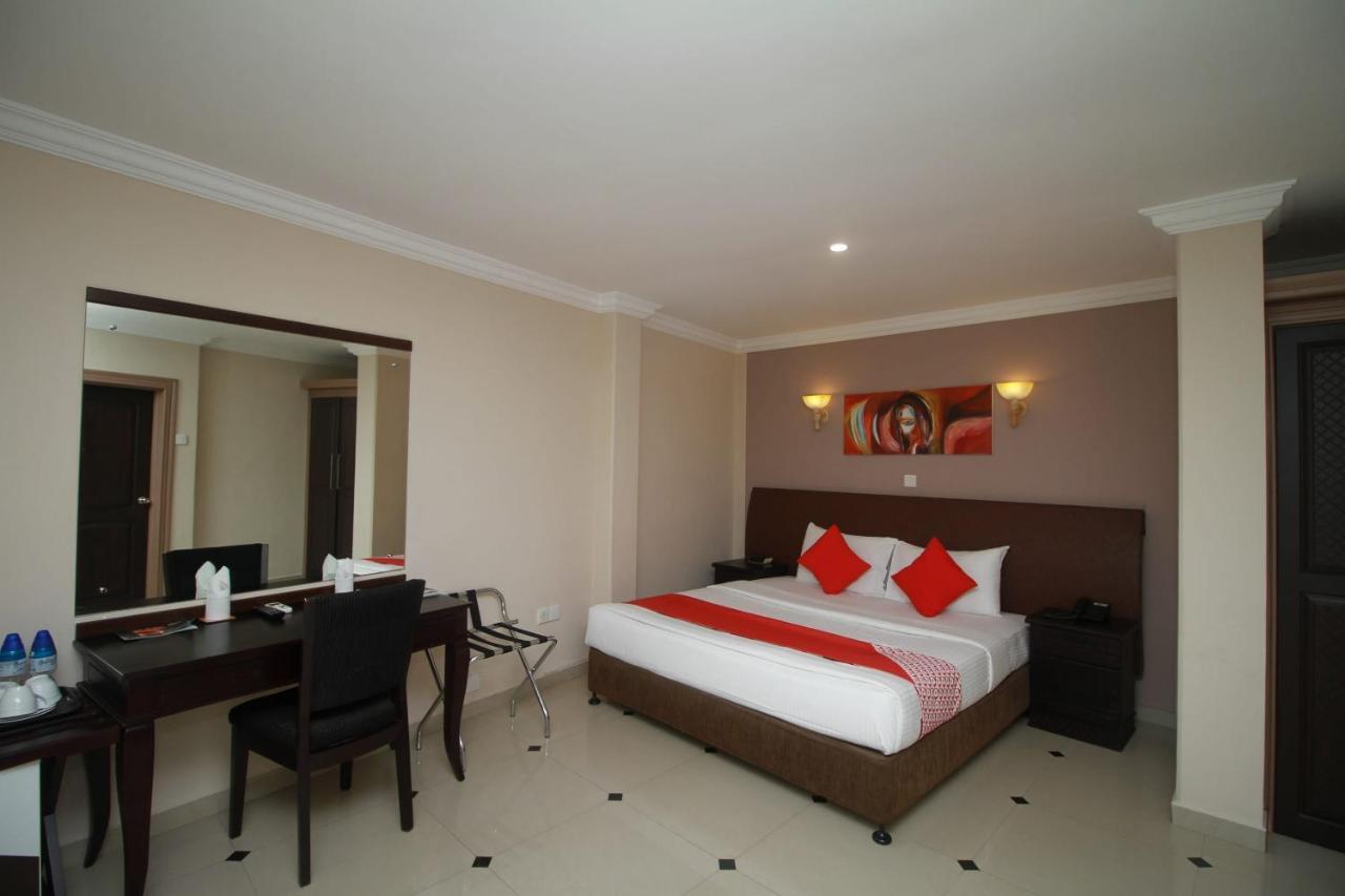 Oyo 317 Choy'S Waterfront Residence Negombo Esterno foto
