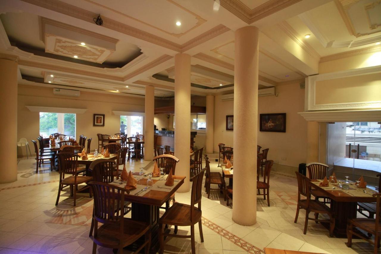 Oyo 317 Choy'S Waterfront Residence Negombo Esterno foto