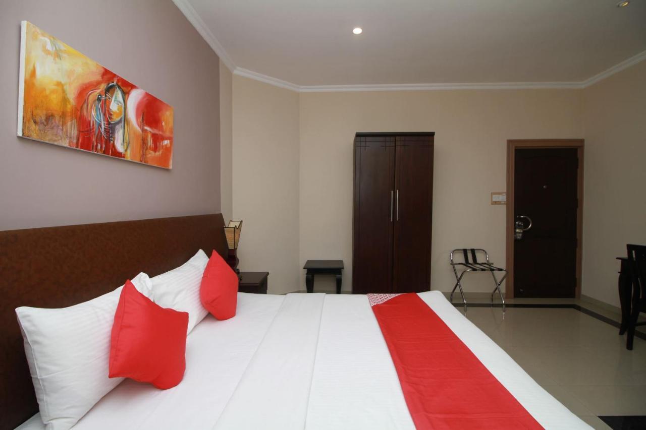 Oyo 317 Choy'S Waterfront Residence Negombo Esterno foto