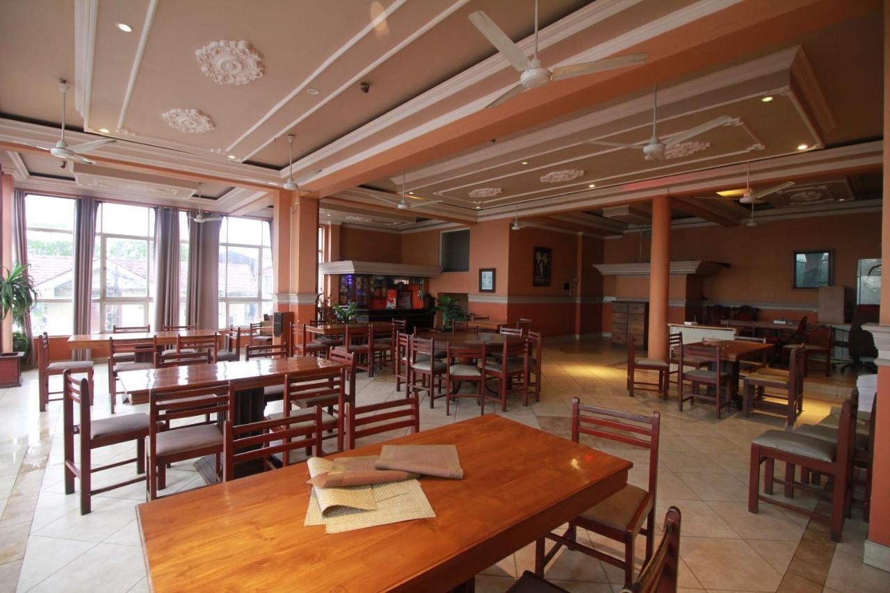 Oyo 317 Choy'S Waterfront Residence Negombo Esterno foto