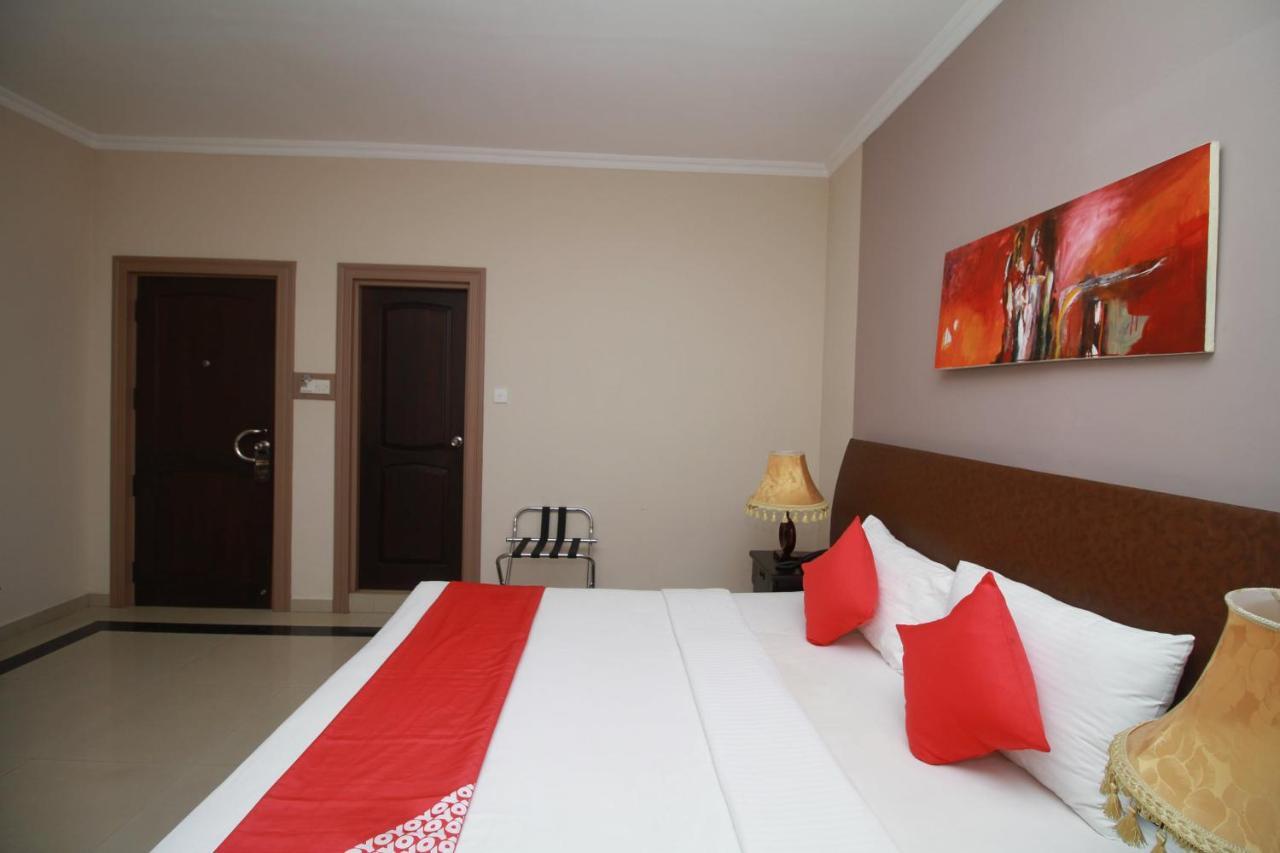 Oyo 317 Choy'S Waterfront Residence Negombo Esterno foto