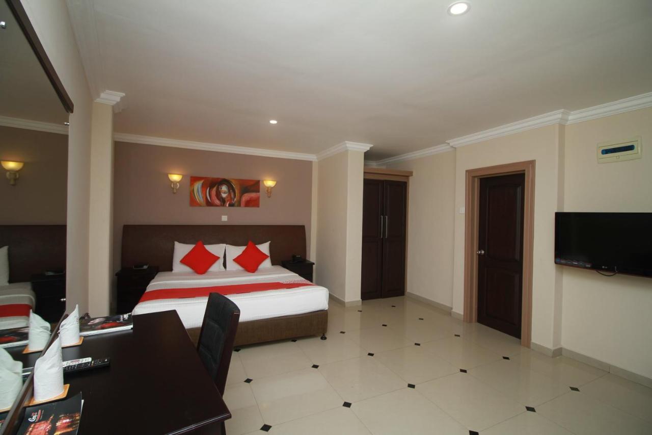 Oyo 317 Choy'S Waterfront Residence Negombo Esterno foto