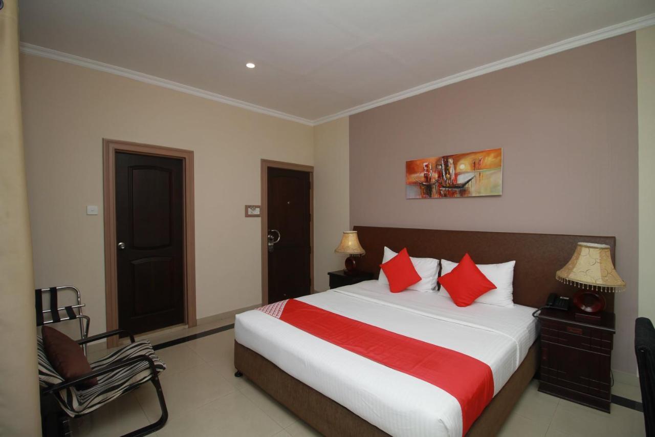 Oyo 317 Choy'S Waterfront Residence Negombo Esterno foto