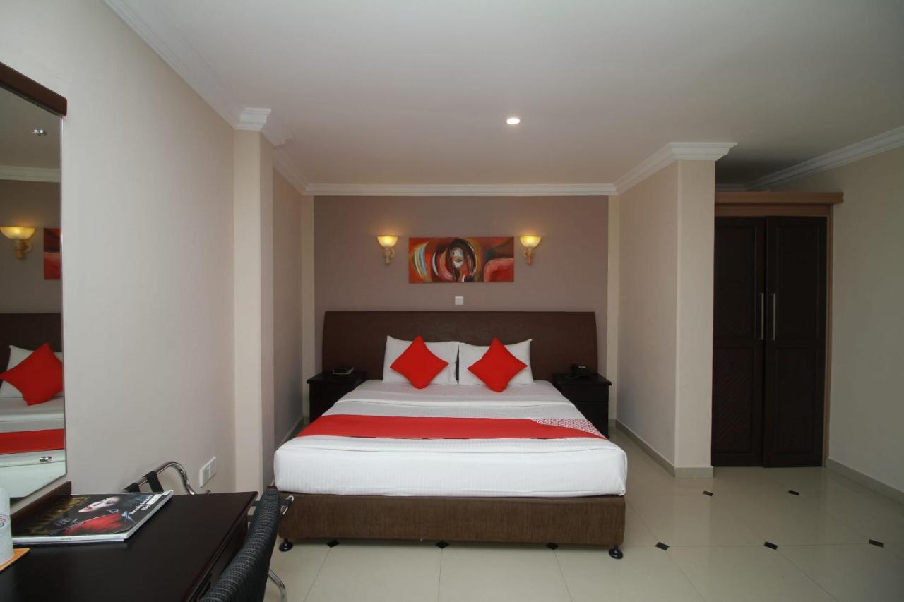 Oyo 317 Choy'S Waterfront Residence Negombo Esterno foto