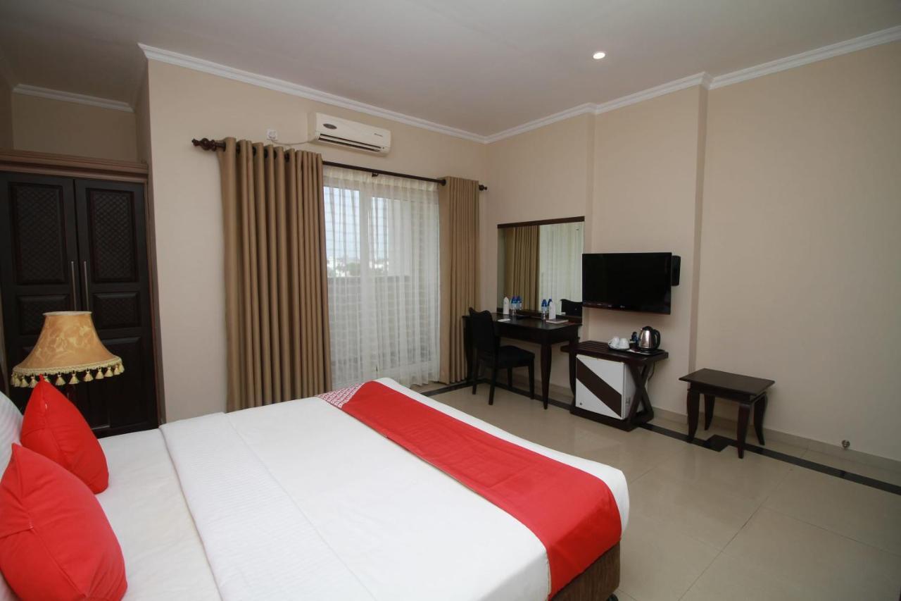 Oyo 317 Choy'S Waterfront Residence Negombo Esterno foto