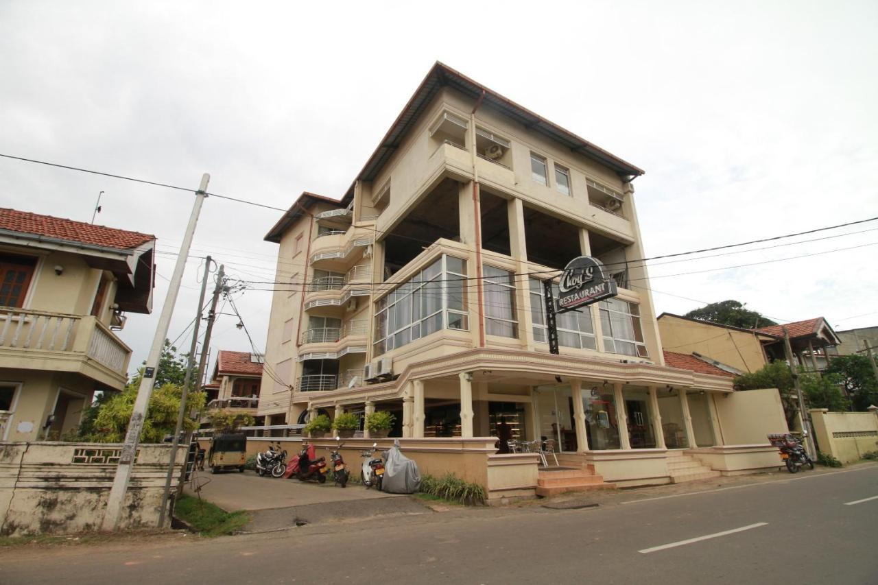 Oyo 317 Choy'S Waterfront Residence Negombo Esterno foto