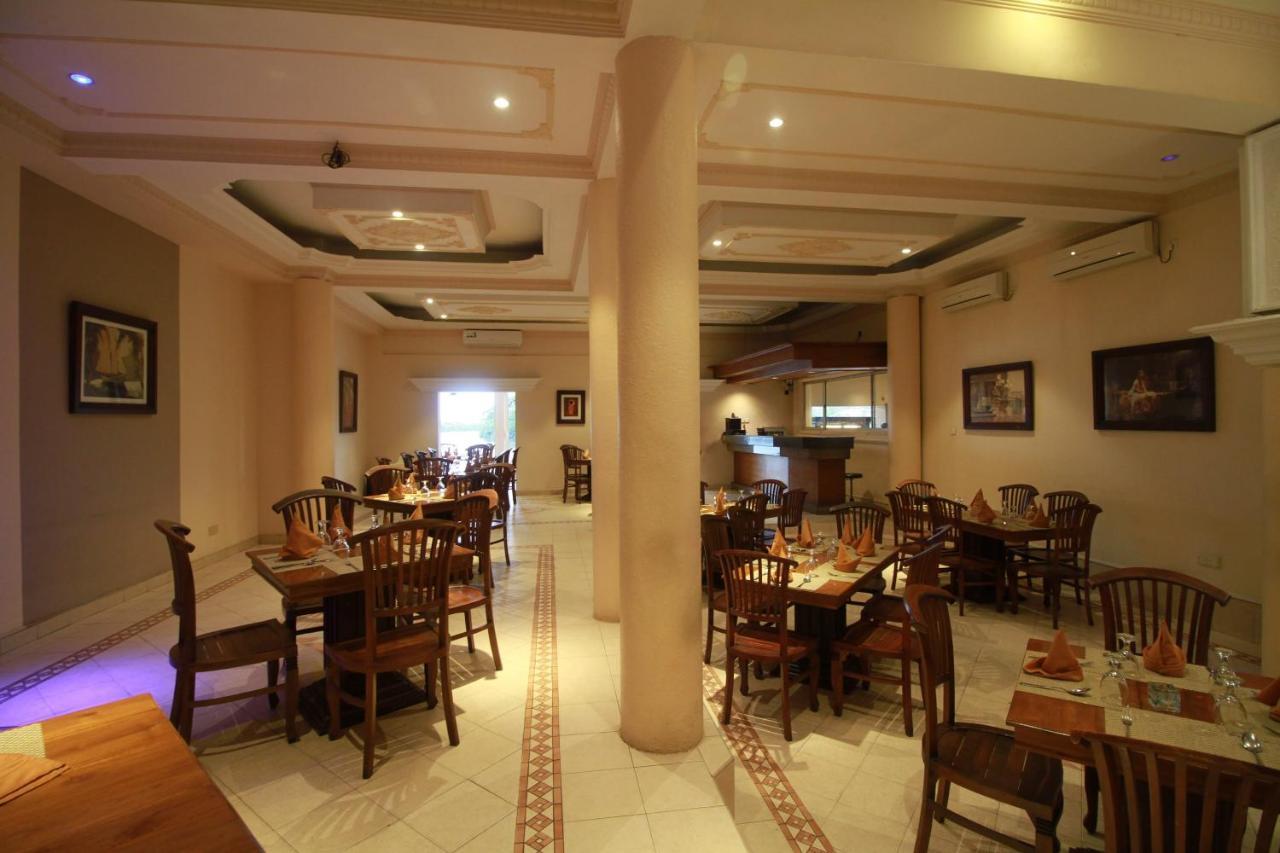 Oyo 317 Choy'S Waterfront Residence Negombo Esterno foto