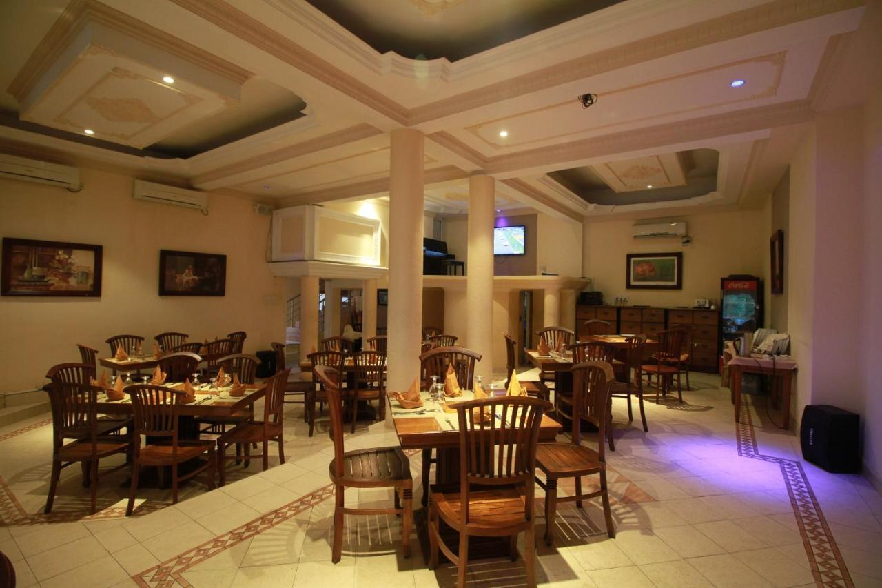 Oyo 317 Choy'S Waterfront Residence Negombo Esterno foto